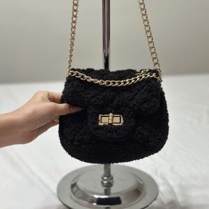 Chic Black Textured Women's Bag with Gold Chain